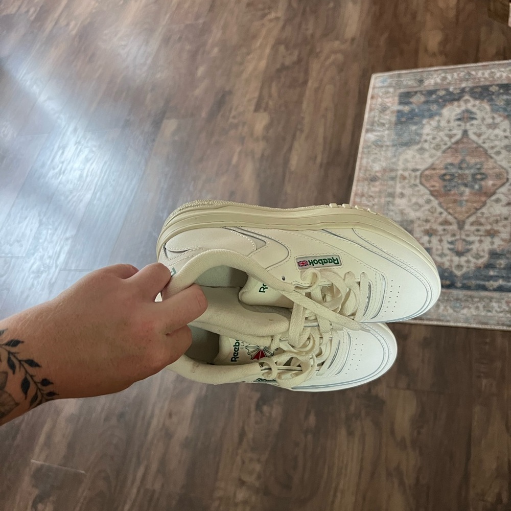 Perfect sneaker - Picture 3 of 3